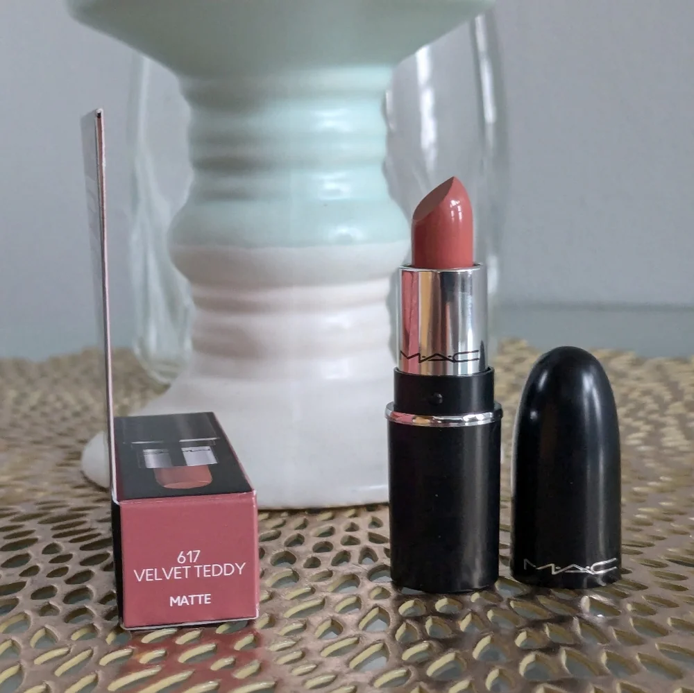 Mac velvet teddy mini lipstick 💄